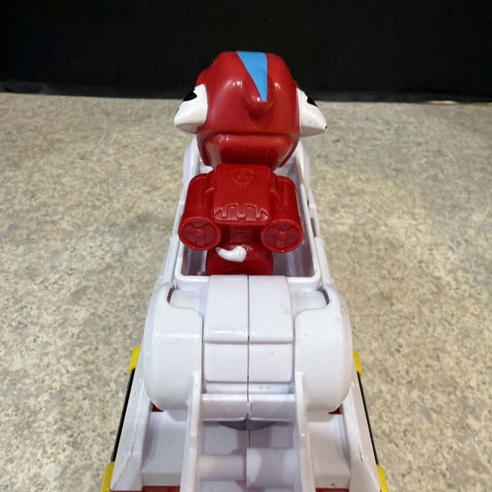 Paw Patrol Marshall’s Transforming Fire Truck with figure - Picture 5 of 5